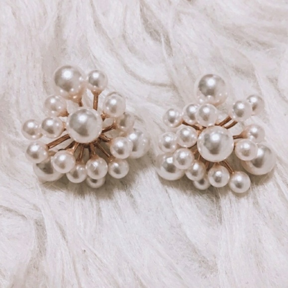 NEW WHITE PEARL FLORAL STUD EARRINGS ACCESSORIE - Picture 3 of 5